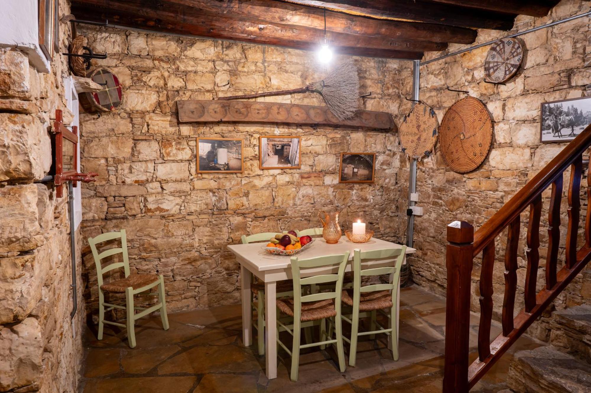 Oinoessa Traditional Boutique Guest Houses Лофу Екстериор снимка