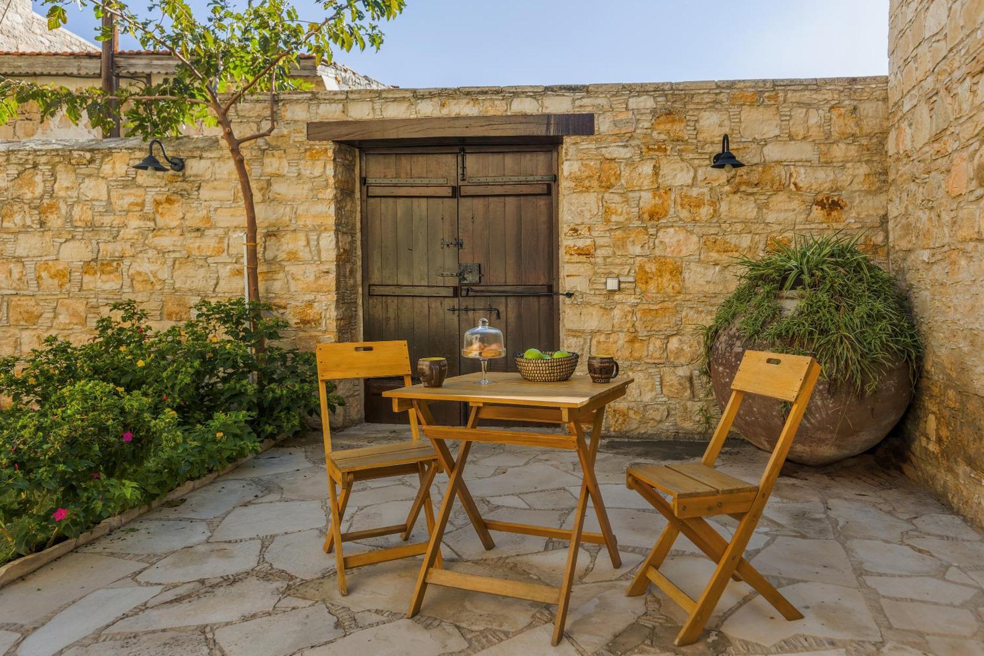 Oinoessa Traditional Boutique Guest Houses Лофу Екстериор снимка