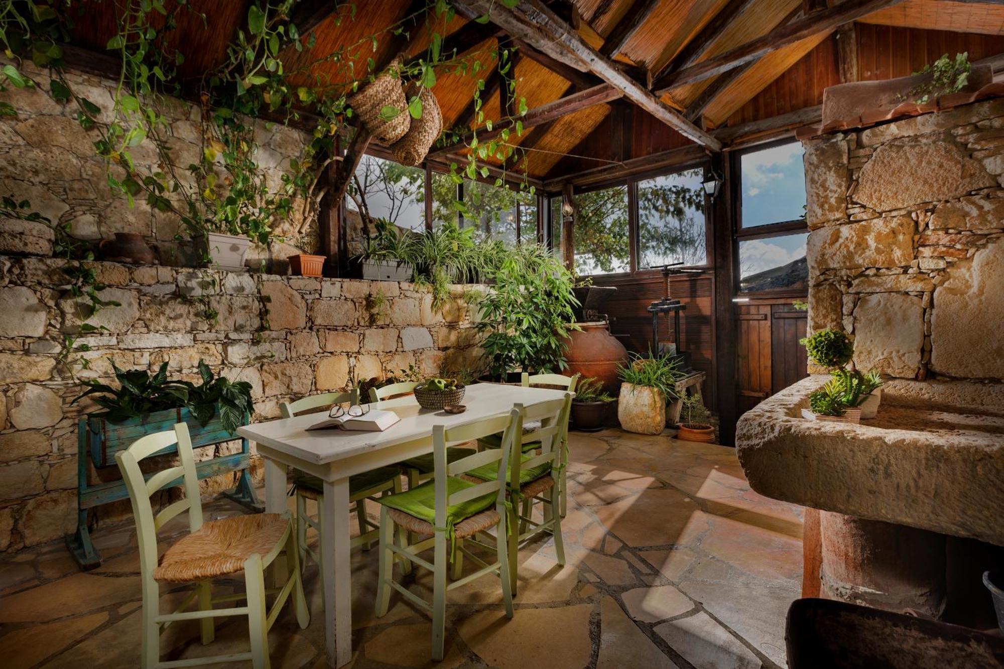Oinoessa Traditional Boutique Guest Houses Лофу Екстериор снимка