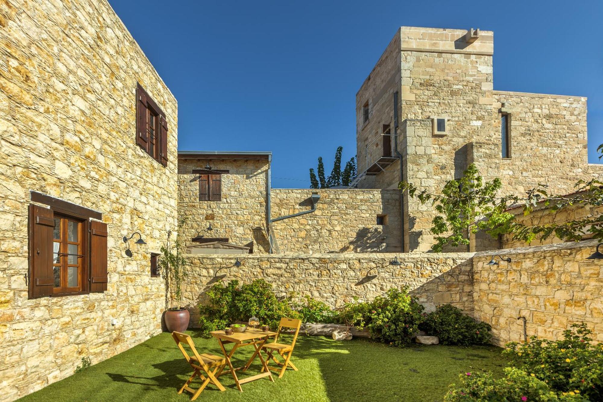 Oinoessa Traditional Boutique Guest Houses Лофу Екстериор снимка