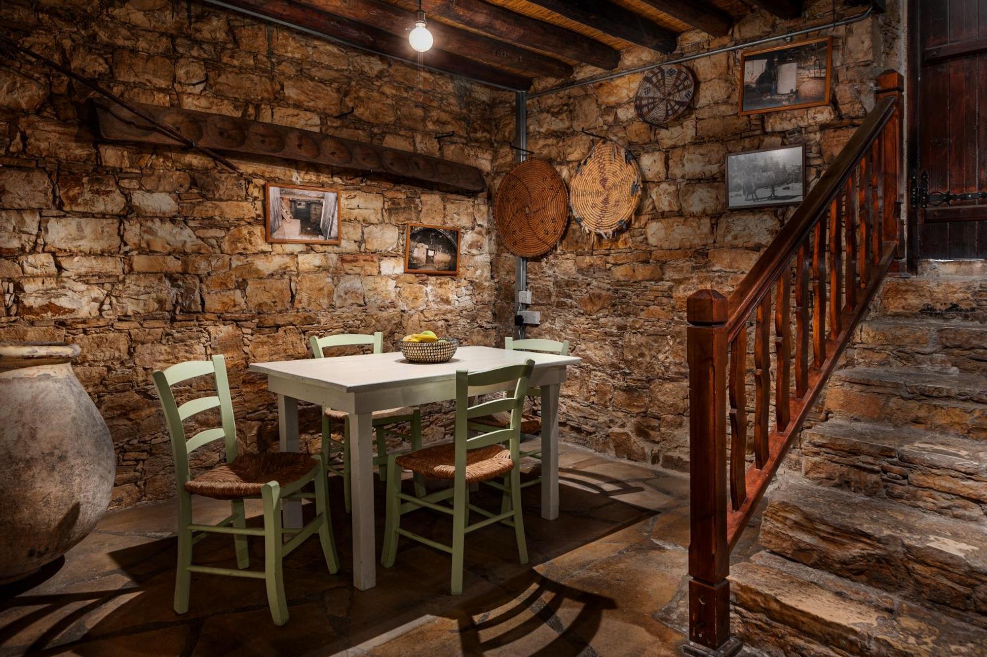 Oinoessa Traditional Boutique Guest Houses Лофу Екстериор снимка
