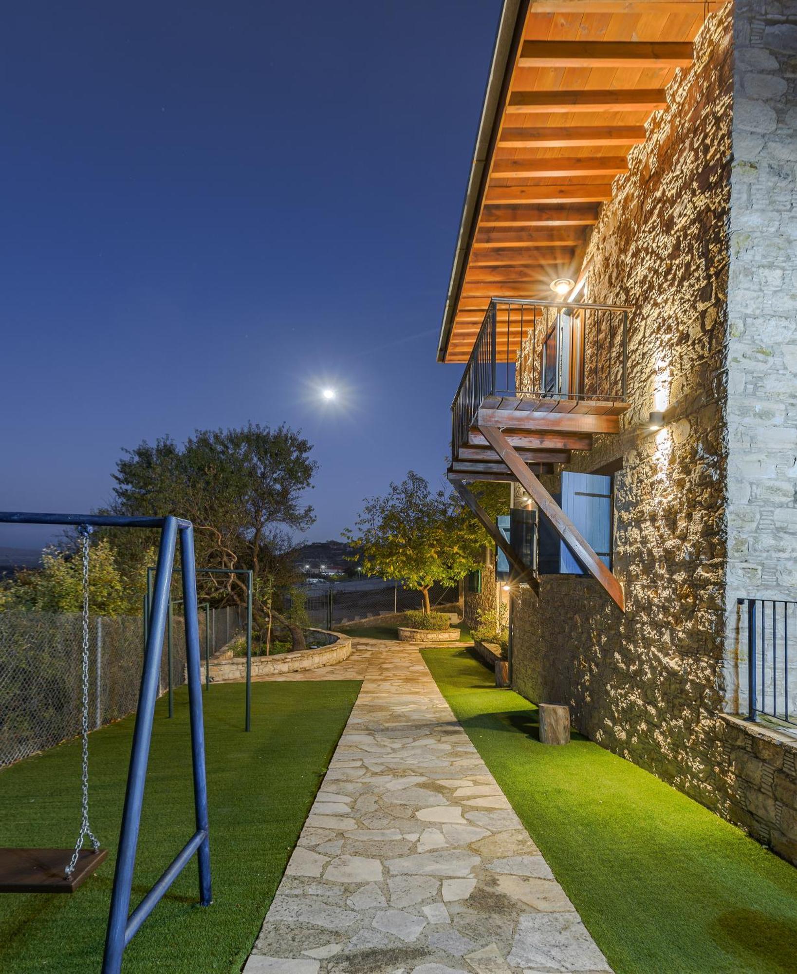 Oinoessa Traditional Boutique Guest Houses Лофу Екстериор снимка