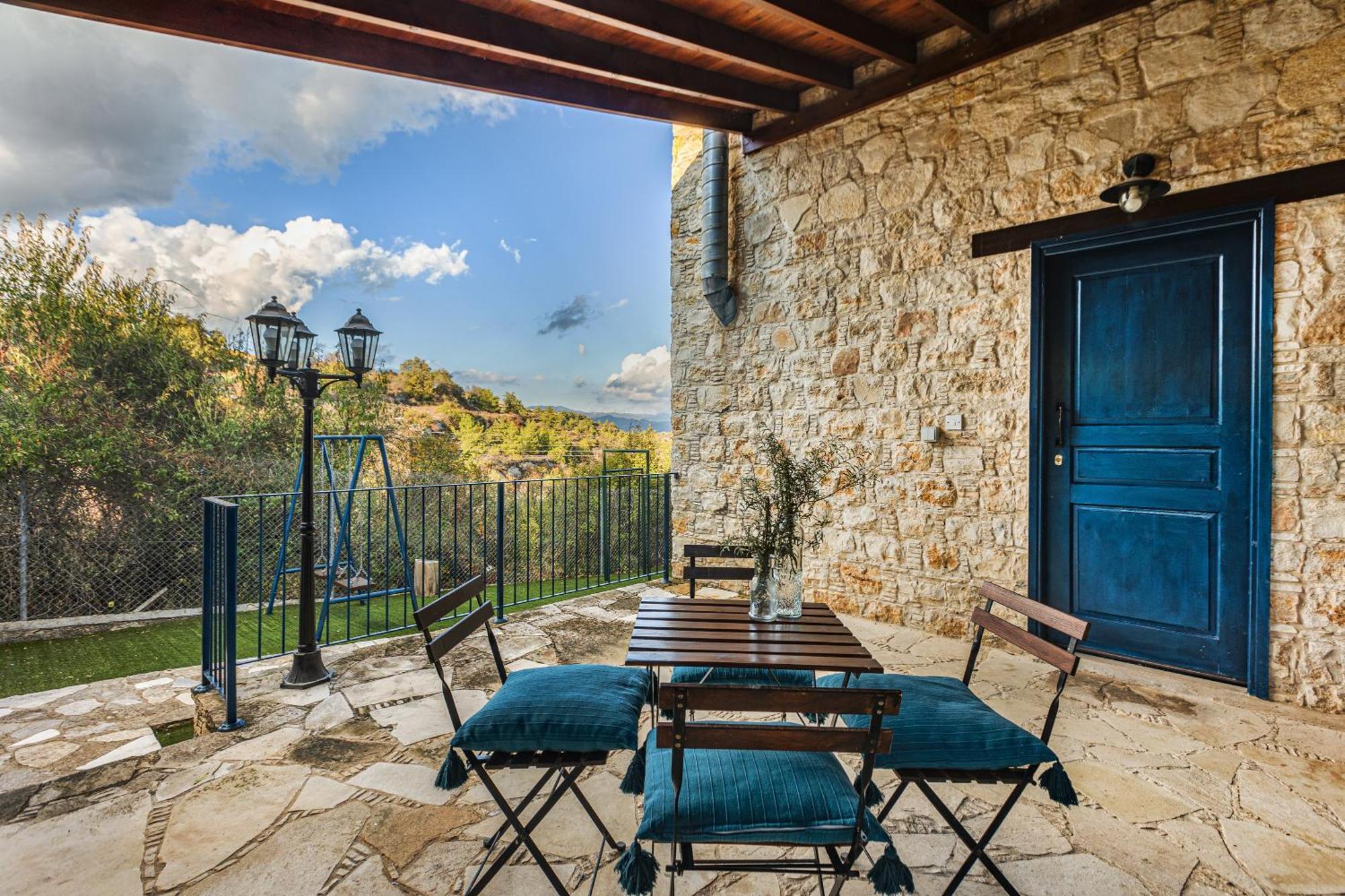 Oinoessa Traditional Boutique Guest Houses Лофу Екстериор снимка